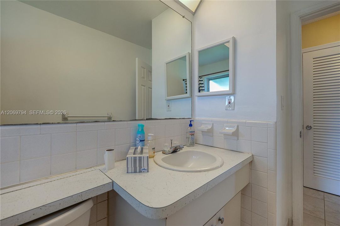 For Sale: $334,900 (2 beds, 2 baths, 1182 Square Feet)