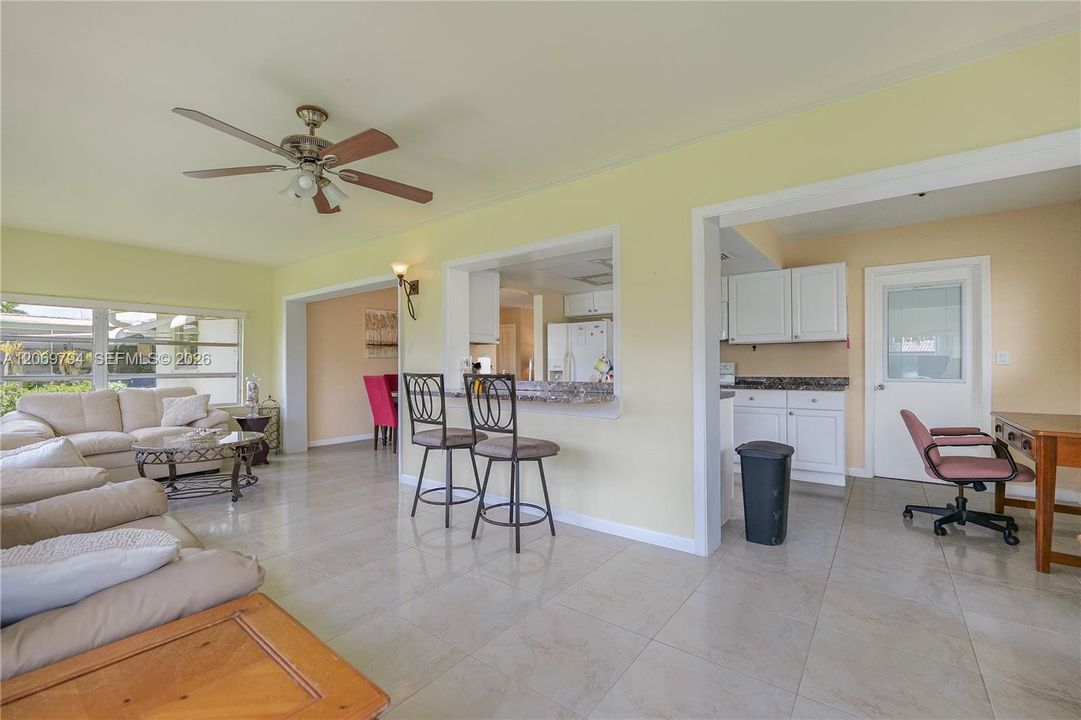 For Sale: $334,900 (2 beds, 2 baths, 1182 Square Feet)