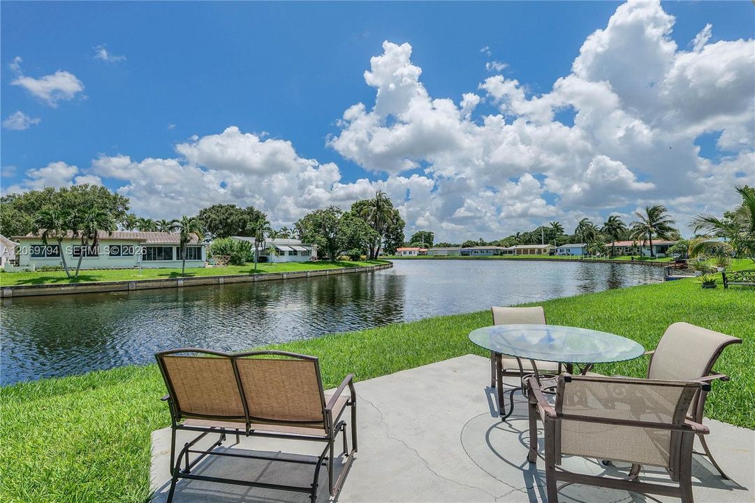 For Sale: $334,900 (2 beds, 2 baths, 1182 Square Feet)