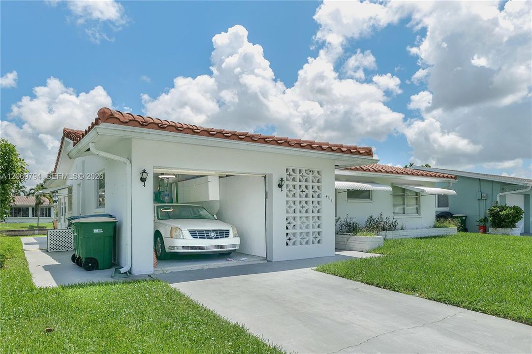 For Sale: $334,900 (2 beds, 2 baths, 1182 Square Feet)