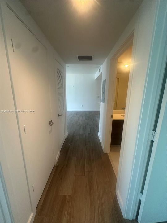 В аренду: $3,900 (2 спален, 2 ванн, 910 Квадратных фут)