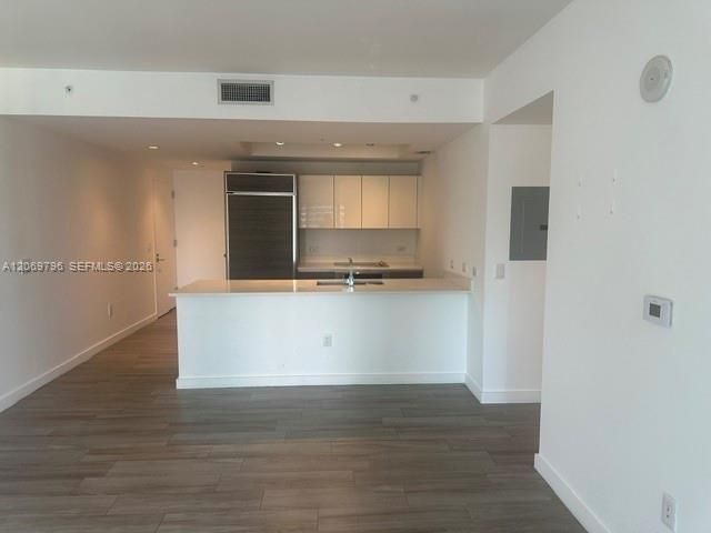 В аренду: $3,900 (2 спален, 2 ванн, 910 Квадратных фут)