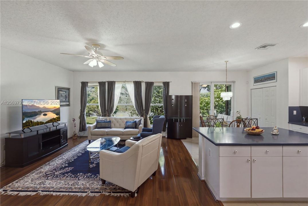 For Sale: $820,000 (4 beds, 3 baths, 2598 Square Feet)