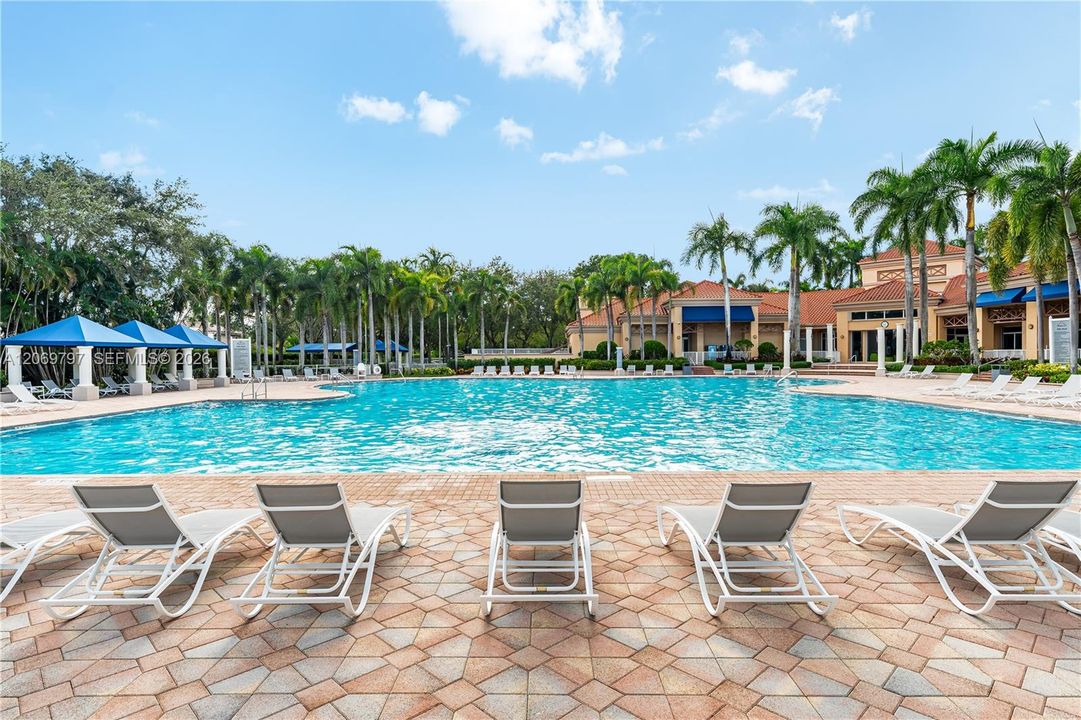 For Sale: $820,000 (4 beds, 3 baths, 2598 Square Feet)