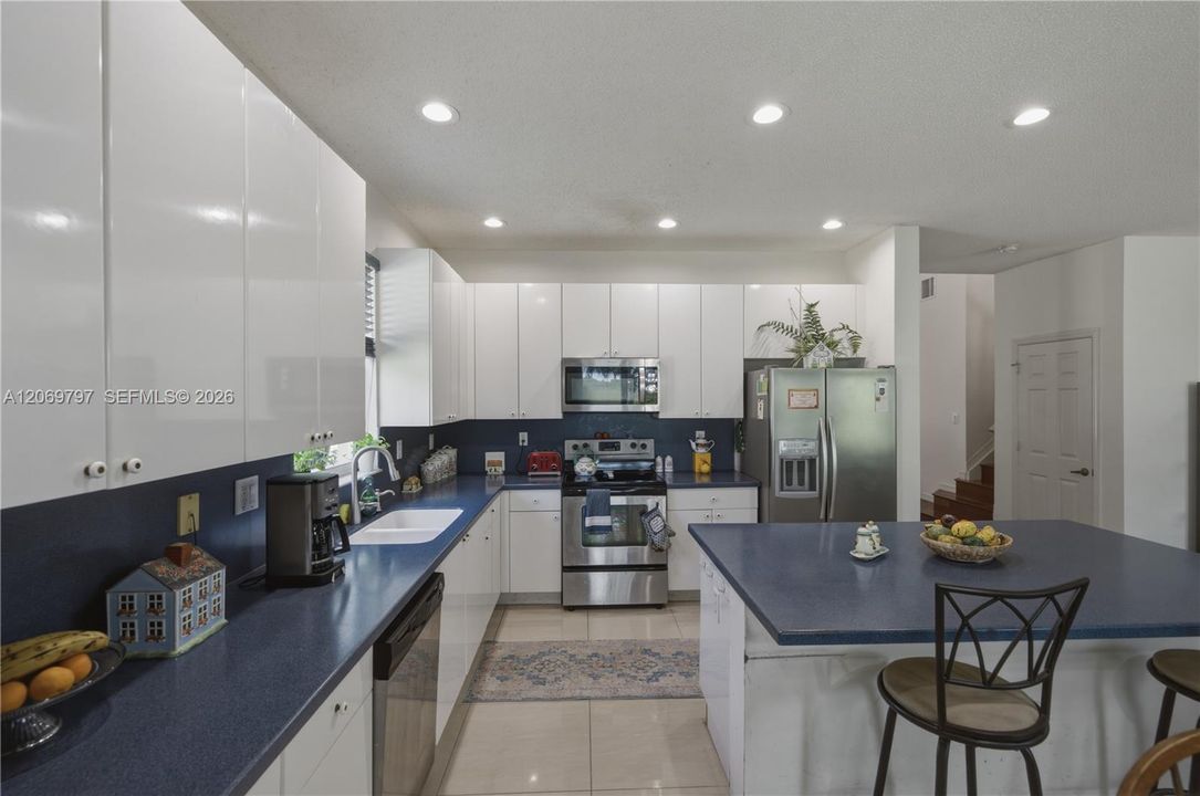 For Sale: $820,000 (4 beds, 3 baths, 2598 Square Feet)