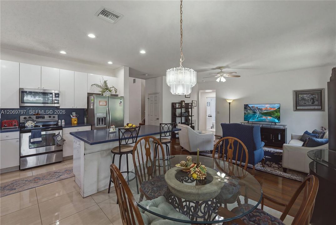 For Sale: $820,000 (4 beds, 3 baths, 2598 Square Feet)