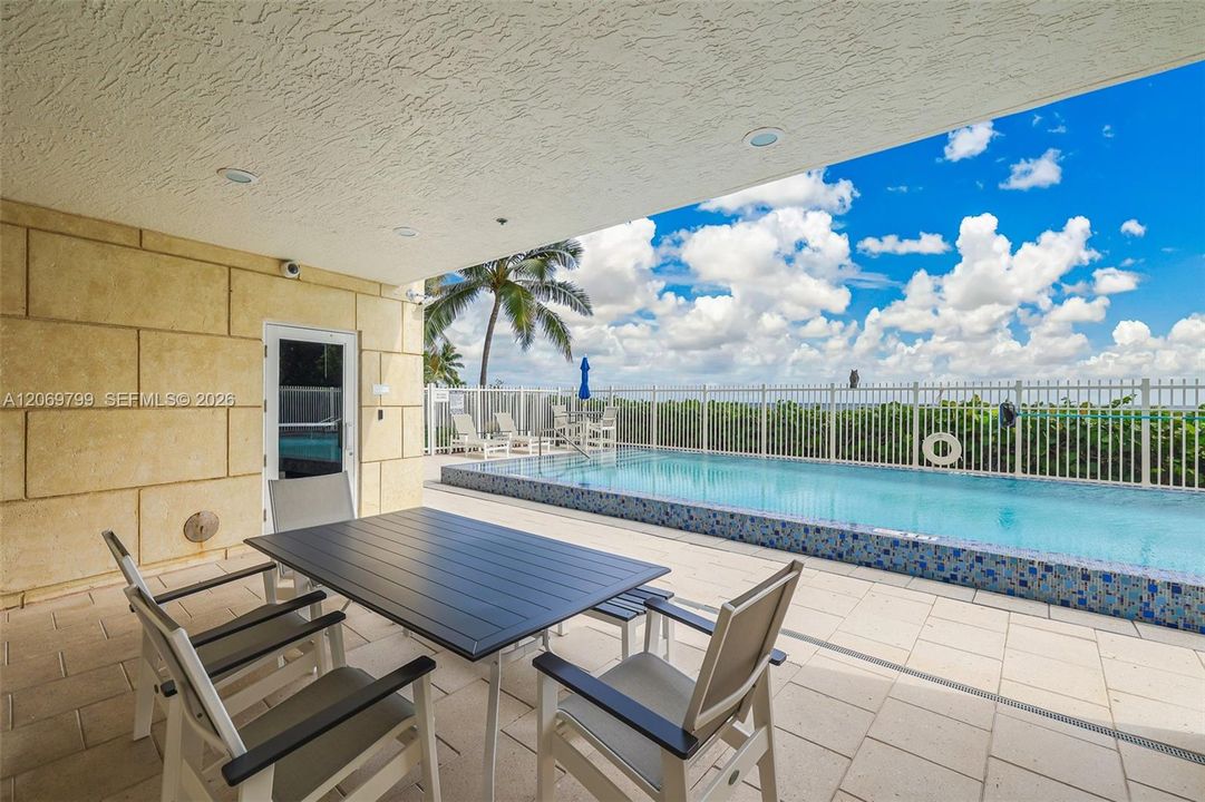 For Sale: $1,690,000 (3 beds, 4 baths, 2520 Square Feet)