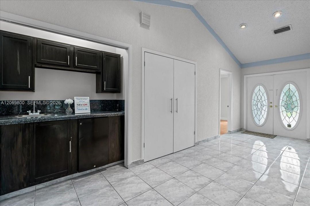 For Sale: $790,000 (3 beds, 2 baths, 3050 Square Feet)