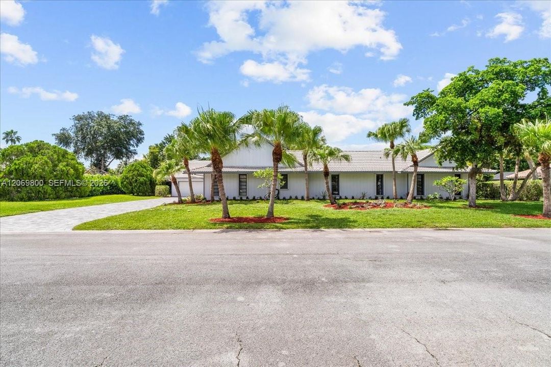 For Sale: $790,000 (3 beds, 2 baths, 3050 Square Feet)