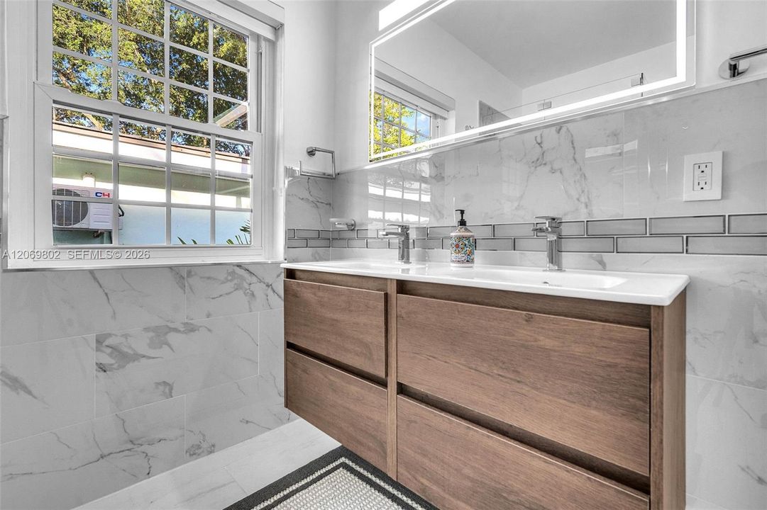 For Rent: $9,000 (3 beds, 2 baths, 1775 Square Feet)