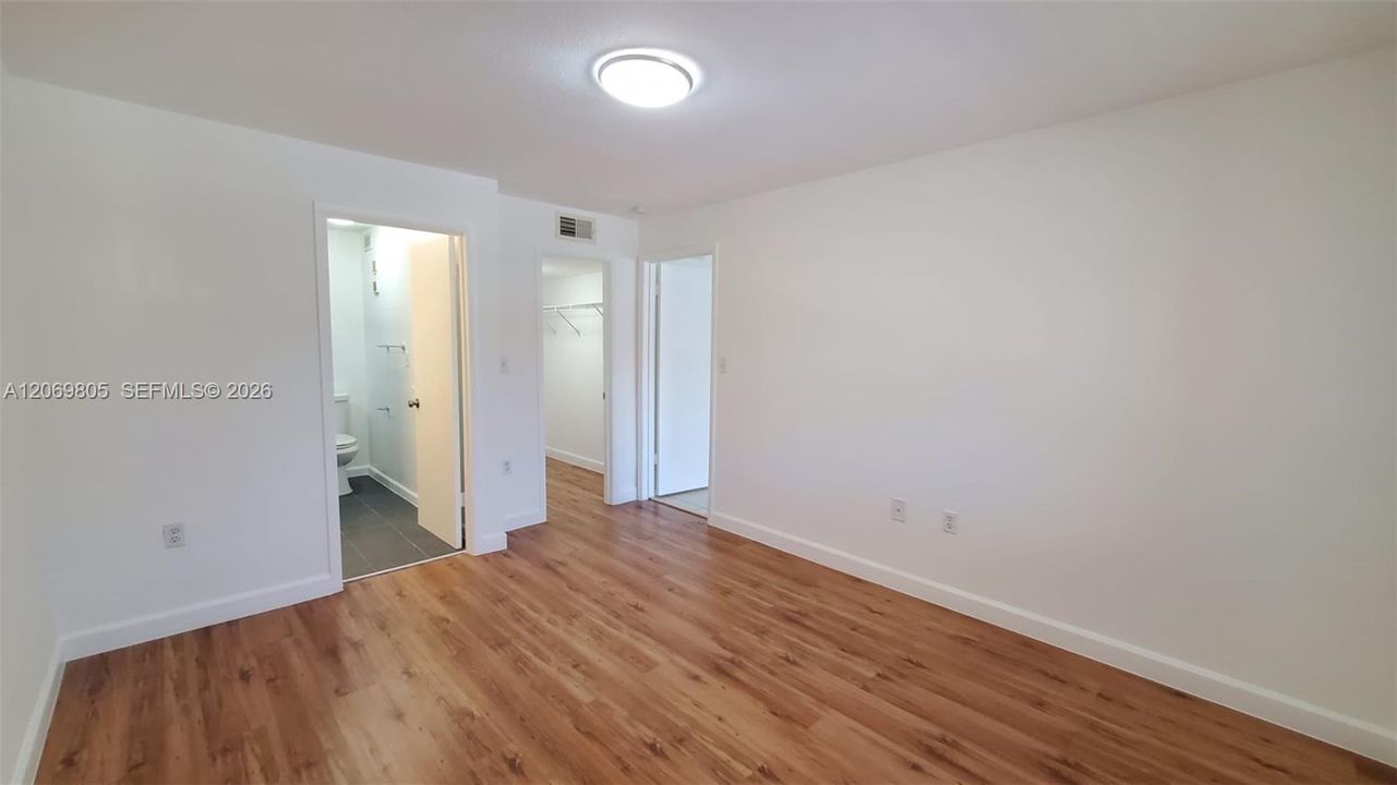 For Sale: $319,900 (2 beds, 2 baths, 1053 Square Feet)