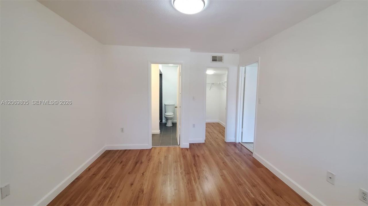 For Sale: $319,900 (2 beds, 2 baths, 1053 Square Feet)