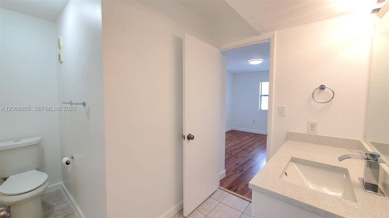 For Sale: $319,900 (2 beds, 2 baths, 1053 Square Feet)