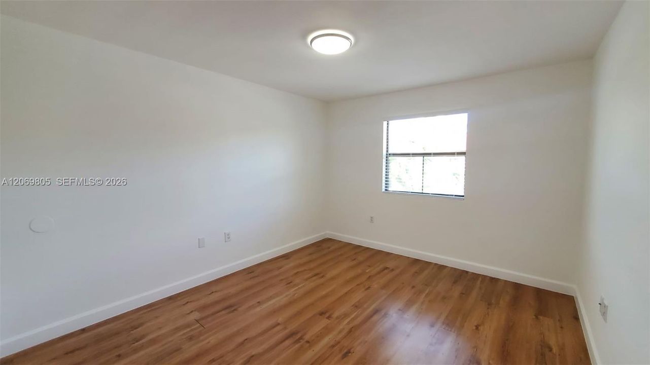 For Sale: $319,900 (2 beds, 2 baths, 1053 Square Feet)