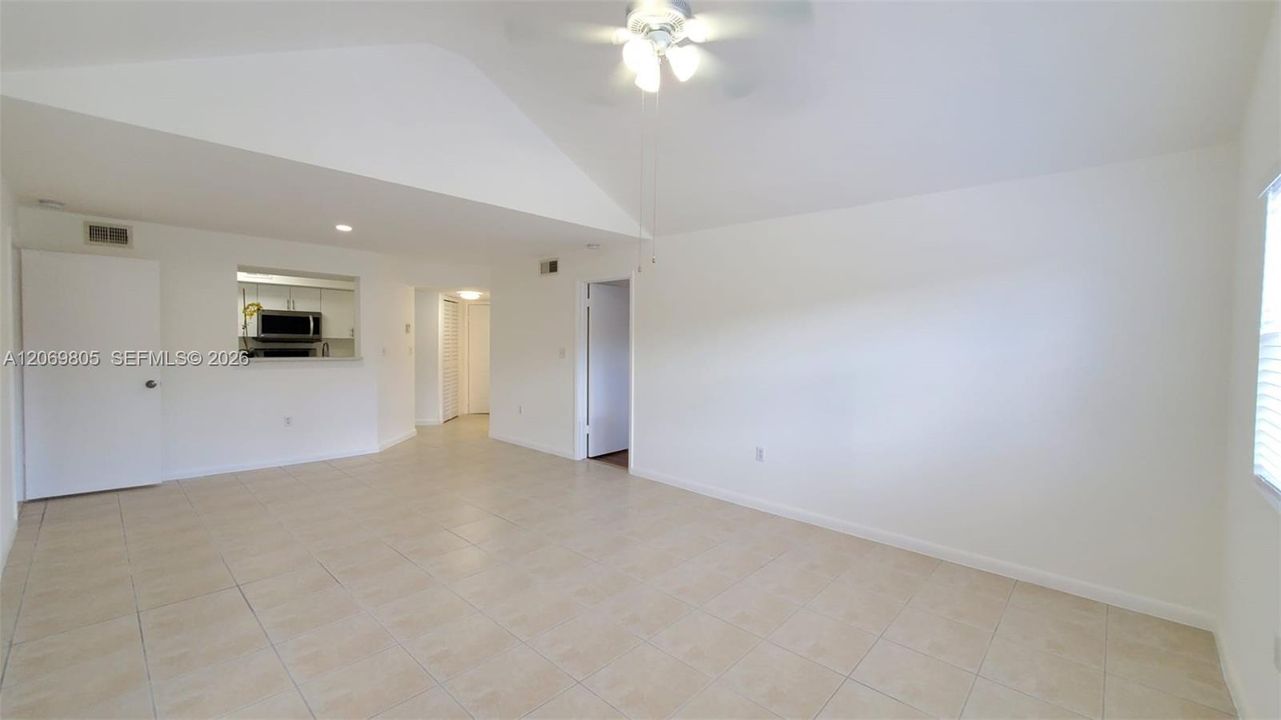 For Sale: $319,900 (2 beds, 2 baths, 1053 Square Feet)
