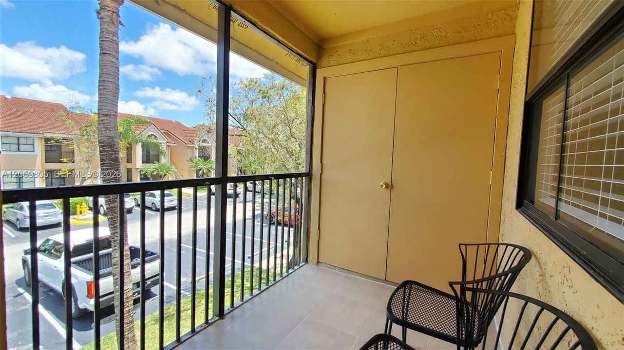 For Sale: $319,900 (2 beds, 2 baths, 1053 Square Feet)
