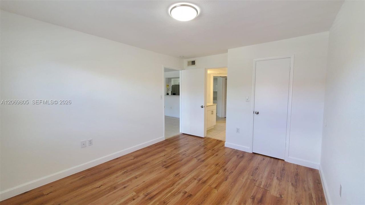 For Sale: $319,900 (2 beds, 2 baths, 1053 Square Feet)