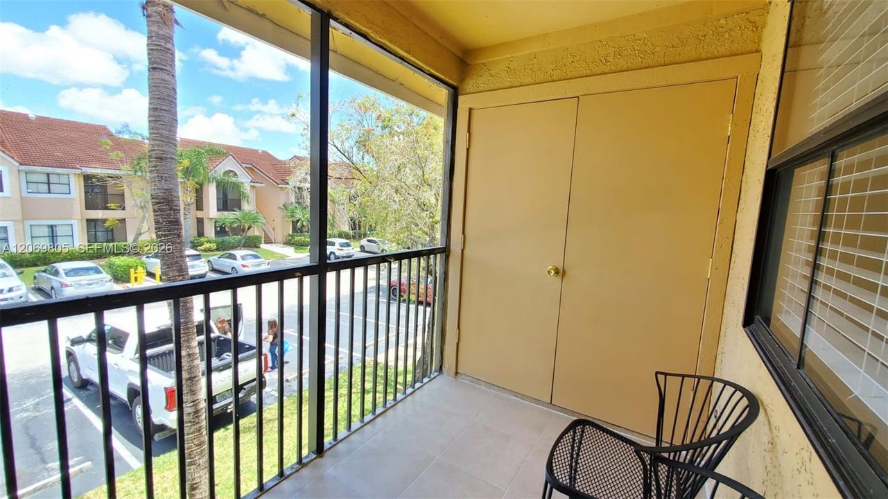For Sale: $319,900 (2 beds, 2 baths, 1053 Square Feet)