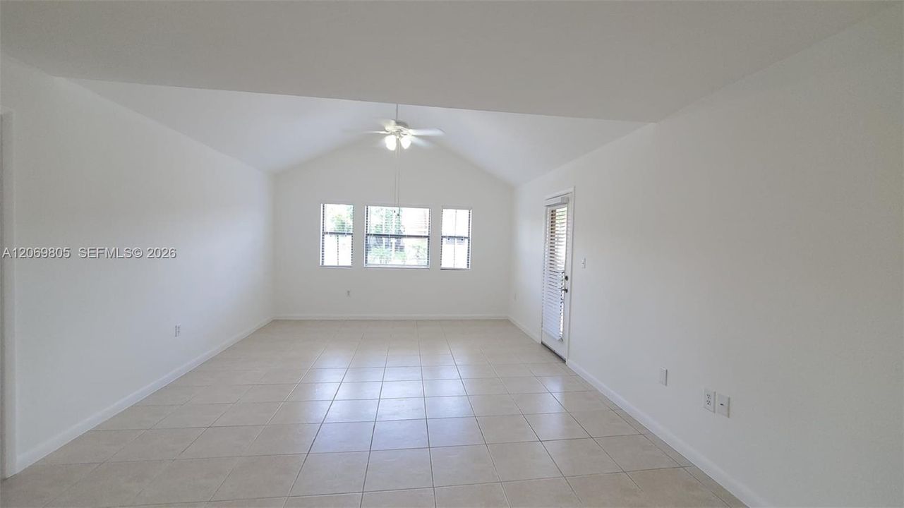 For Sale: $319,900 (2 beds, 2 baths, 1053 Square Feet)