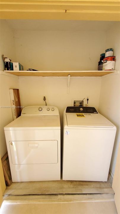 For Sale: $319,900 (2 beds, 2 baths, 1053 Square Feet)