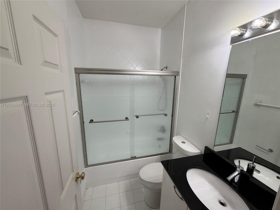 В аренду: $3,000 (3 спален, 2 ванн, 1370 Квадратных фут)
