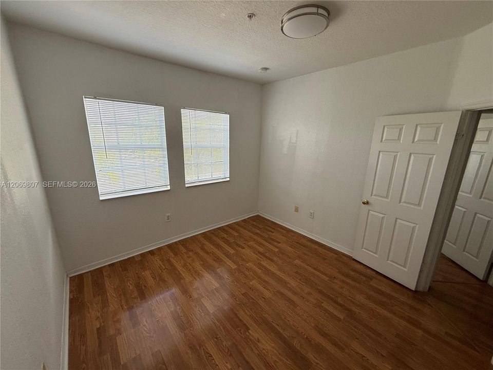 В аренду: $3,000 (3 спален, 2 ванн, 1370 Квадратных фут)