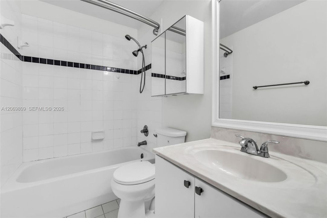 For Rent: $4,200 (4 beds, 2 baths, 1800 Square Feet)