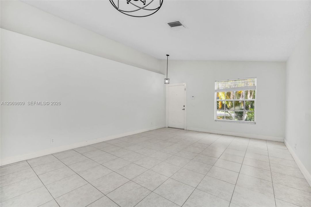 For Rent: $4,200 (4 beds, 2 baths, 1800 Square Feet)