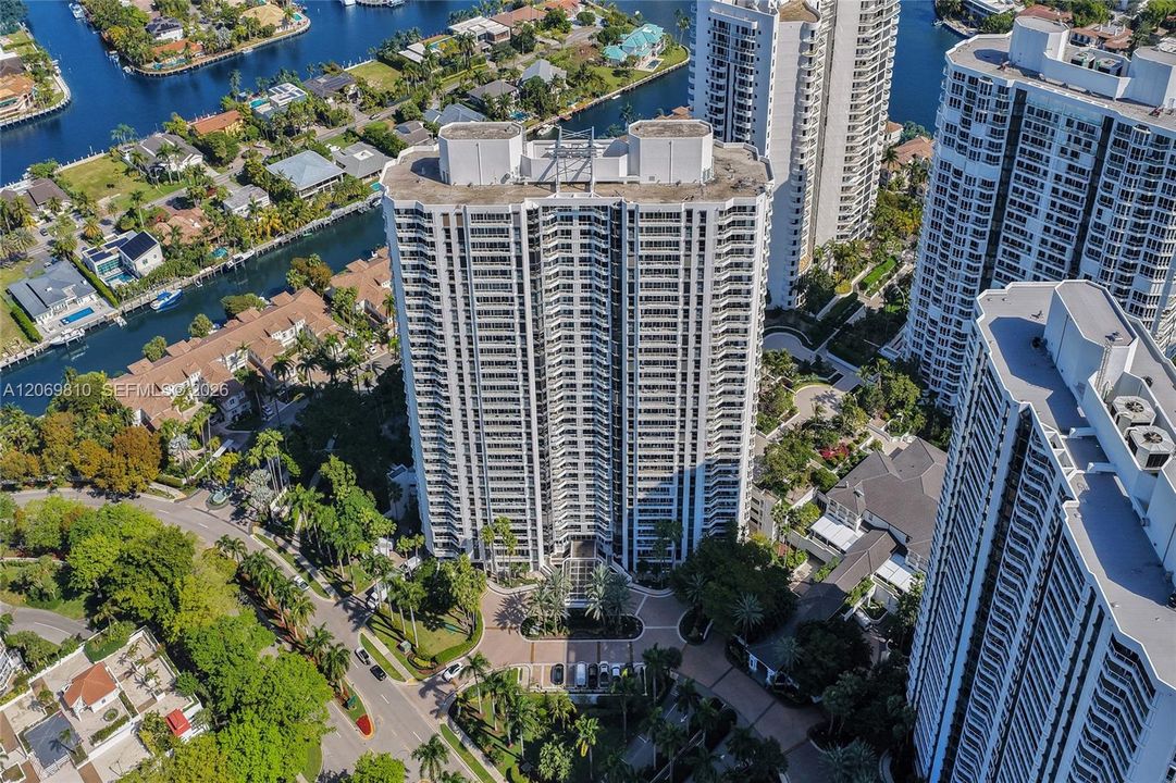 For Sale: $695,000 (3 beds, 2 baths, 1700 Square Feet)