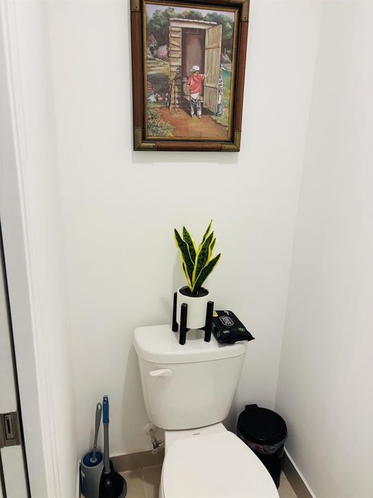 13 Master bathroom stall
