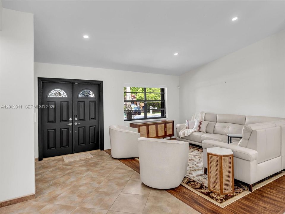 For Sale: $715,000 (3 beds, 2 baths, 1652 Square Feet)