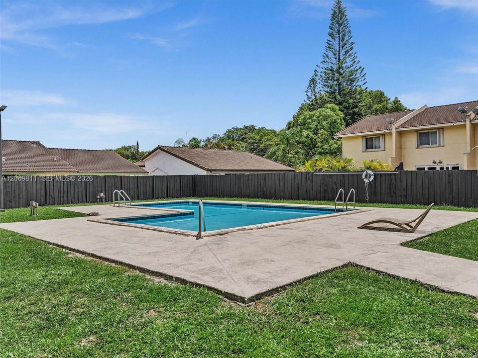For Sale: $715,000 (3 beds, 2 baths, 1652 Square Feet)