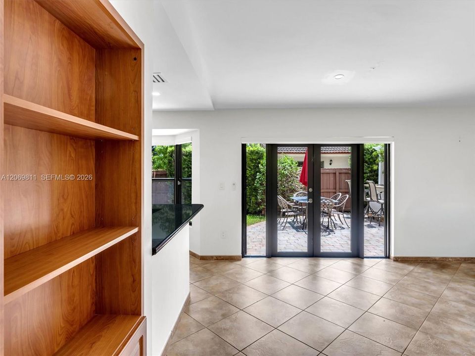 For Sale: $715,000 (3 beds, 2 baths, 1652 Square Feet)