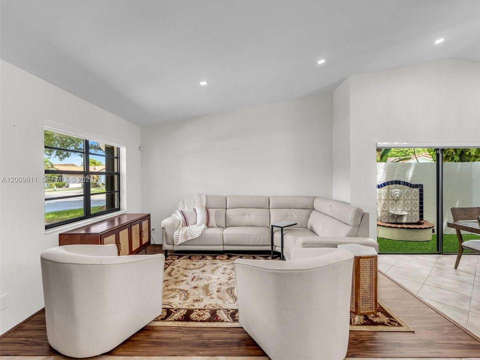 For Sale: $715,000 (3 beds, 2 baths, 1652 Square Feet)