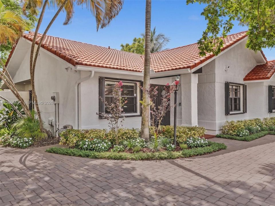 For Sale: $715,000 (3 beds, 2 baths, 1652 Square Feet)