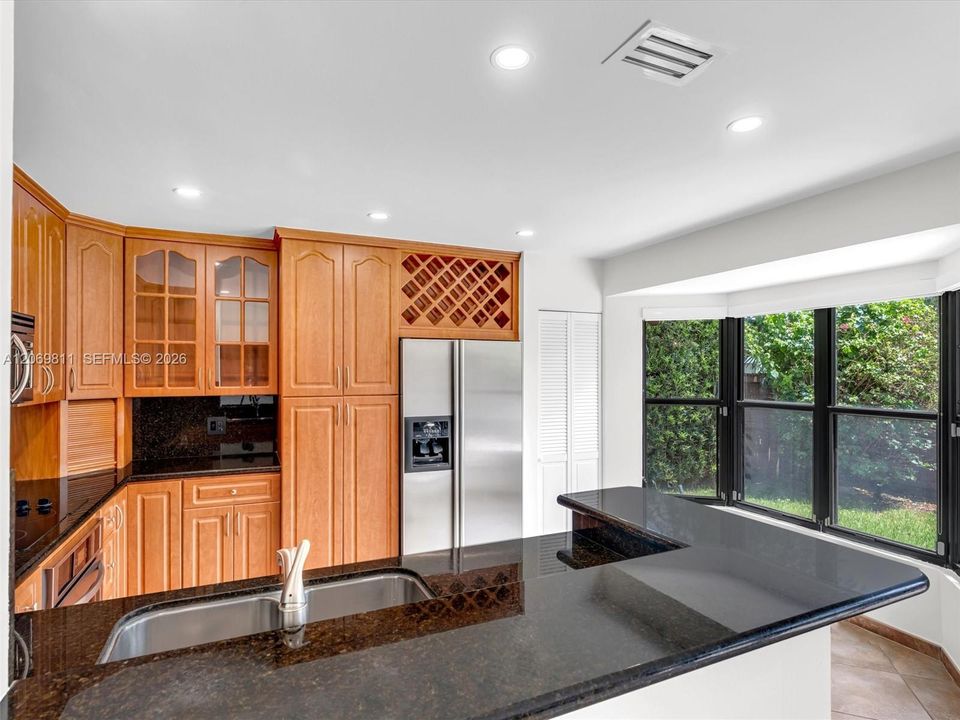 For Sale: $715,000 (3 beds, 2 baths, 1652 Square Feet)