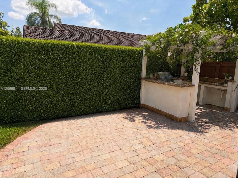For Sale: $715,000 (3 beds, 2 baths, 1652 Square Feet)