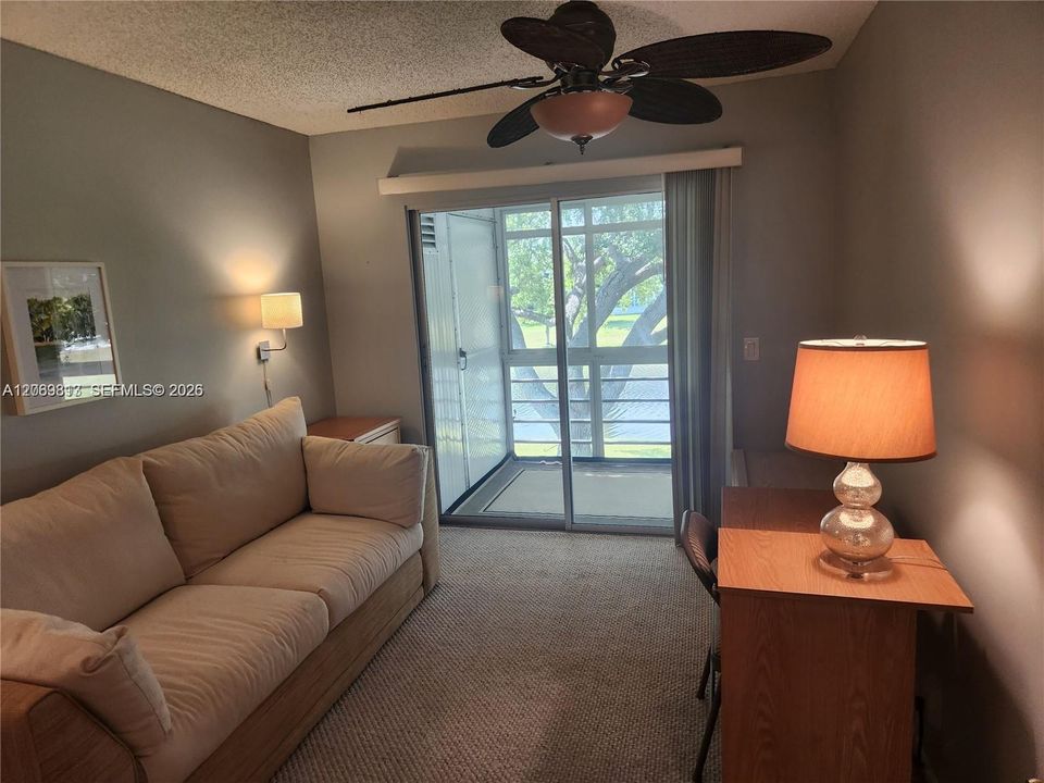 For Sale: $123,500 (2 beds, 1 baths, 820 Square Feet)