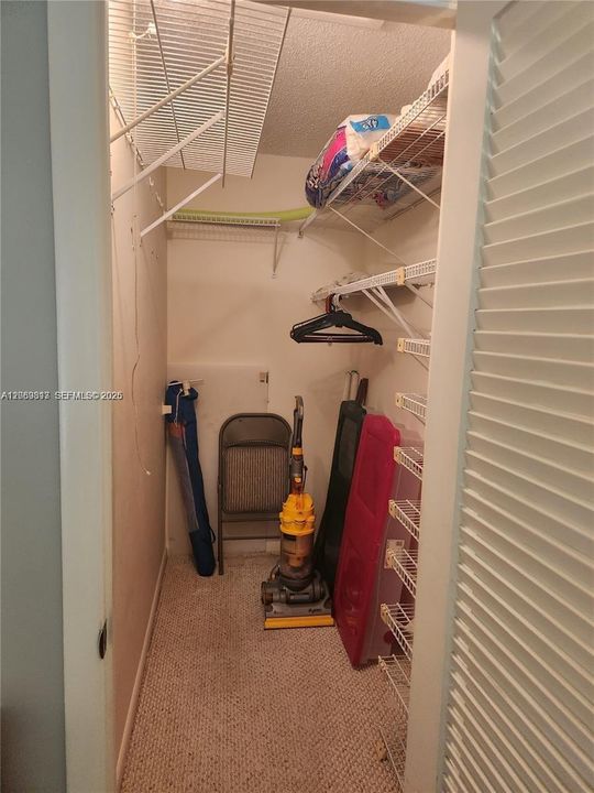For Sale: $123,500 (2 beds, 1 baths, 820 Square Feet)