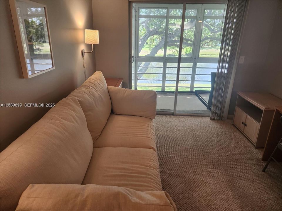 For Sale: $123,500 (2 beds, 1 baths, 820 Square Feet)