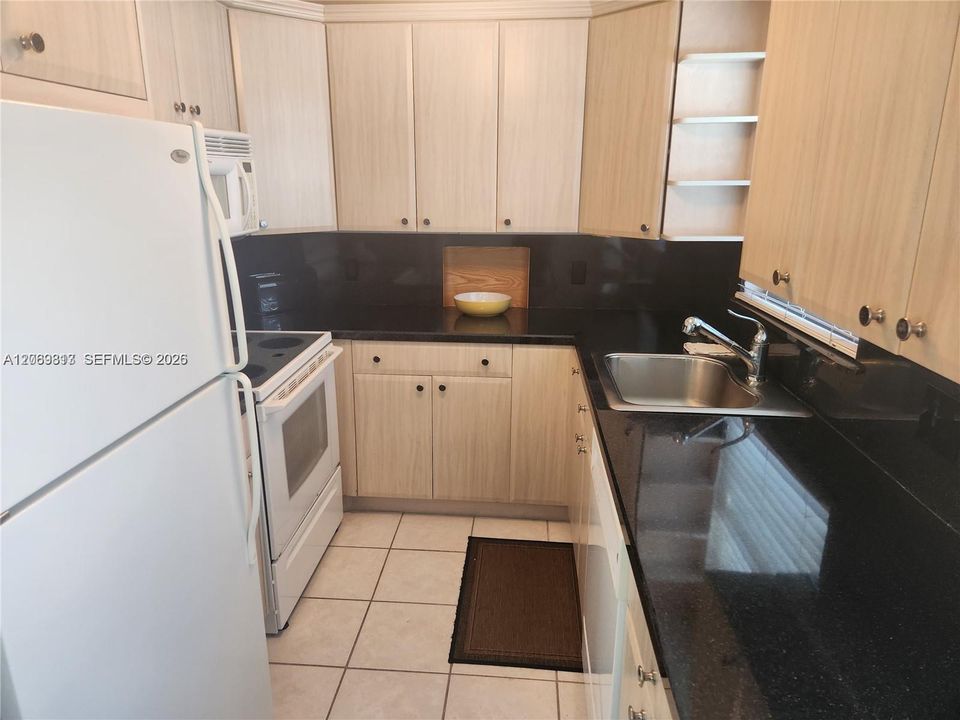 For Sale: $123,500 (2 beds, 1 baths, 820 Square Feet)