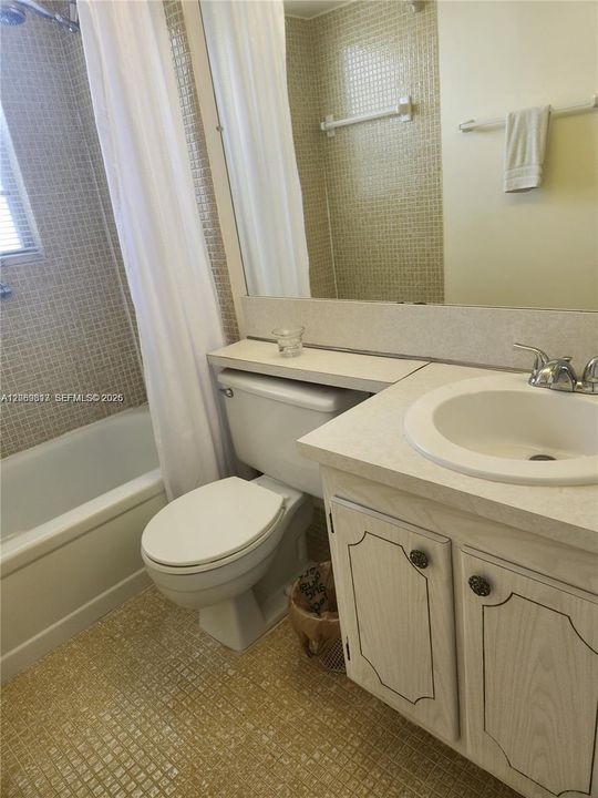 For Sale: $123,500 (2 beds, 1 baths, 820 Square Feet)