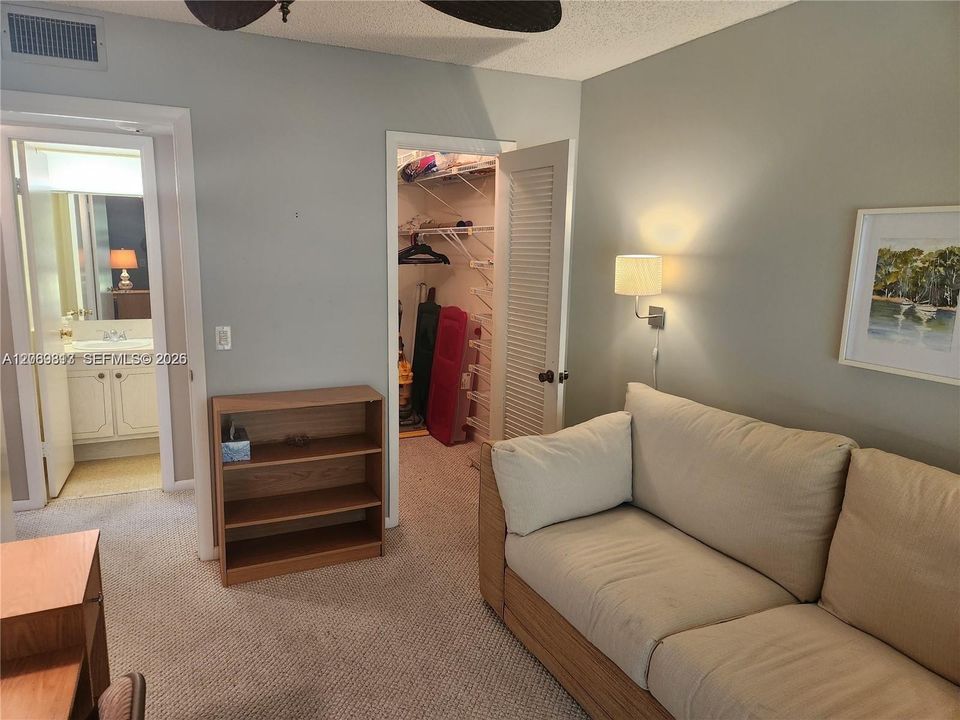 For Sale: $123,500 (2 beds, 1 baths, 820 Square Feet)