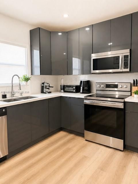 For Rent: $4,600 (3 beds, 2 baths, 1161 Square Feet)