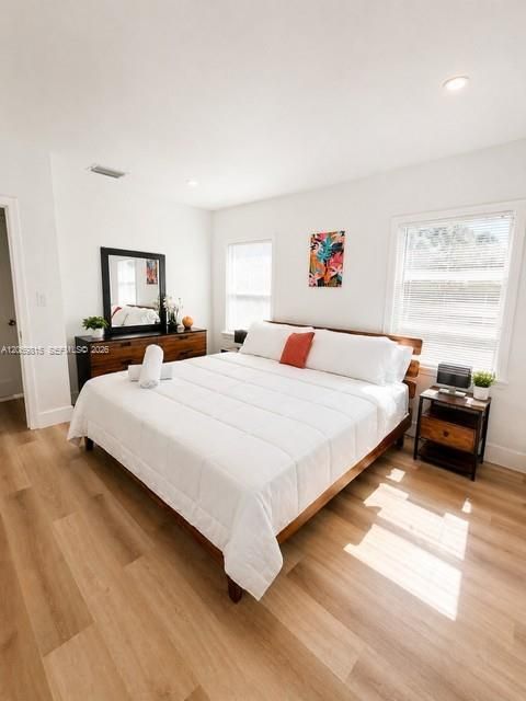 For Rent: $4,600 (3 beds, 2 baths, 1161 Square Feet)