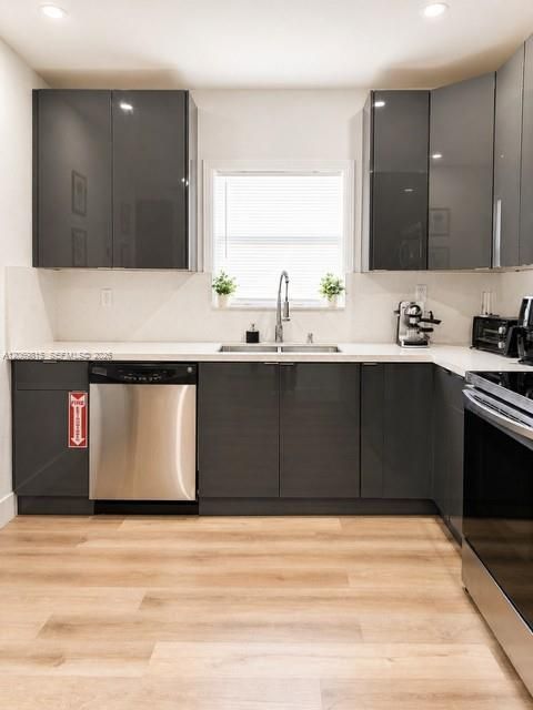 For Rent: $4,600 (3 beds, 2 baths, 1161 Square Feet)