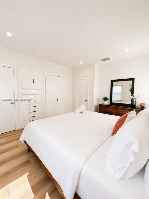For Rent: $4,600 (3 beds, 2 baths, 1161 Square Feet)