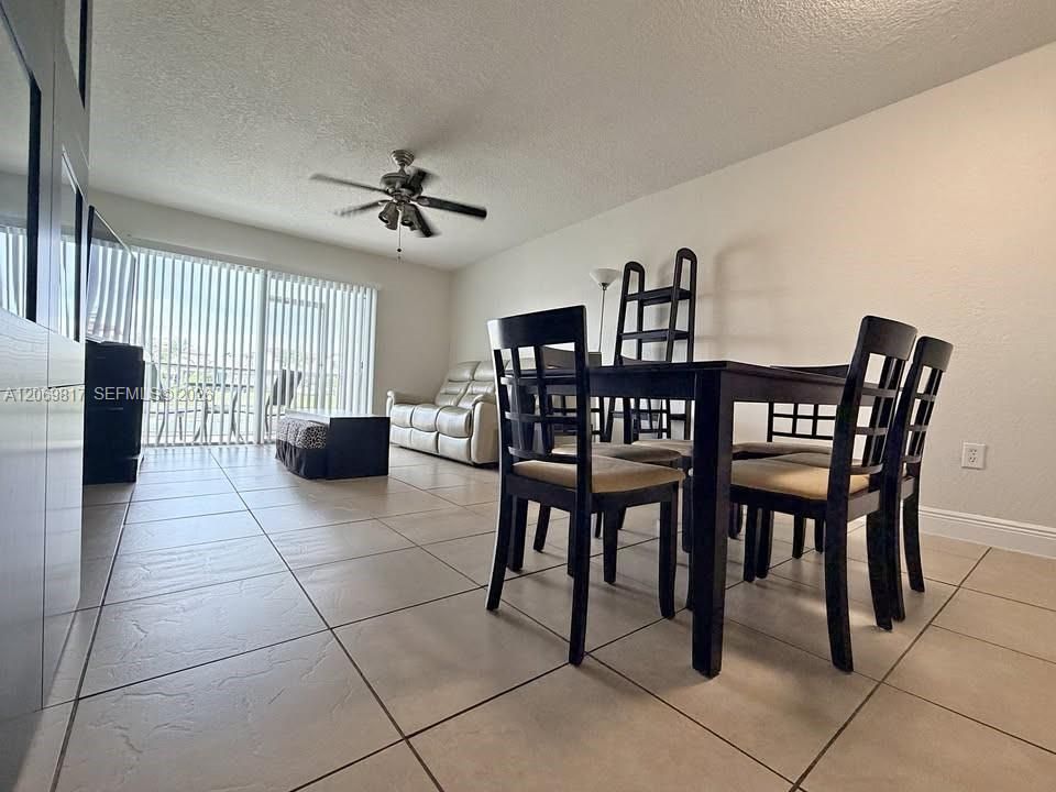 For Rent: $2,500 (2 beds, 2 baths, 961 Square Feet)