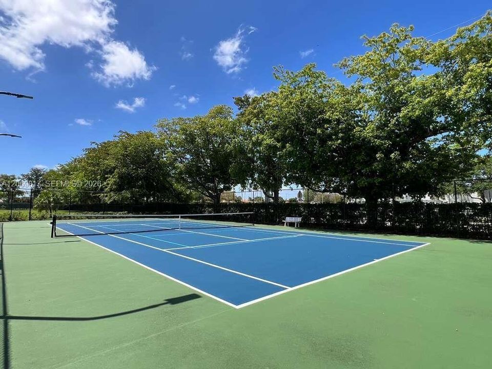 For Rent: $2,500 (2 beds, 2 baths, 961 Square Feet)