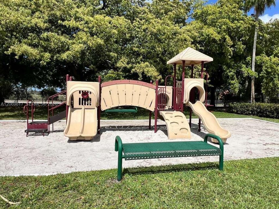For Rent: $2,500 (2 beds, 2 baths, 961 Square Feet)